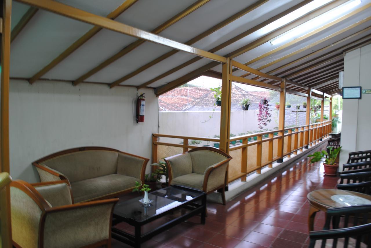 Hotel Wisata Baru Serang Exteriör bild