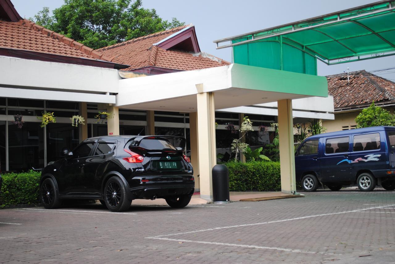 Hotel Wisata Baru Serang Exteriör bild